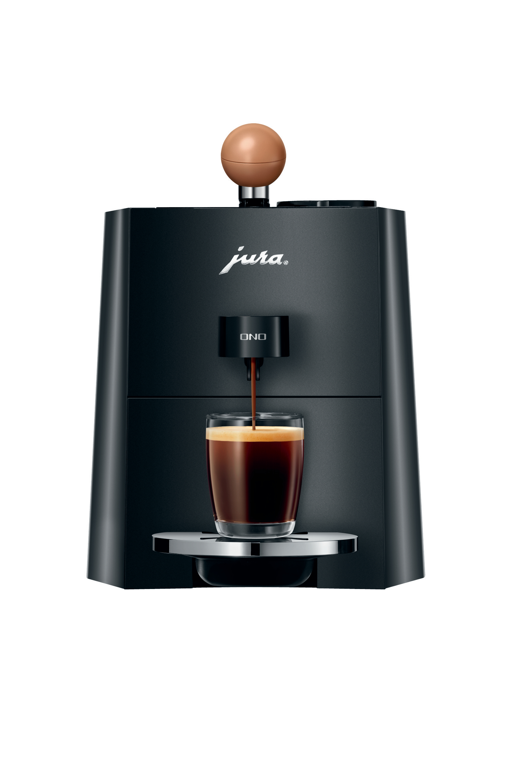 Eine schwarze Espressomaschine, in die eine Glastasse mit Kaffee gefüllt wird.