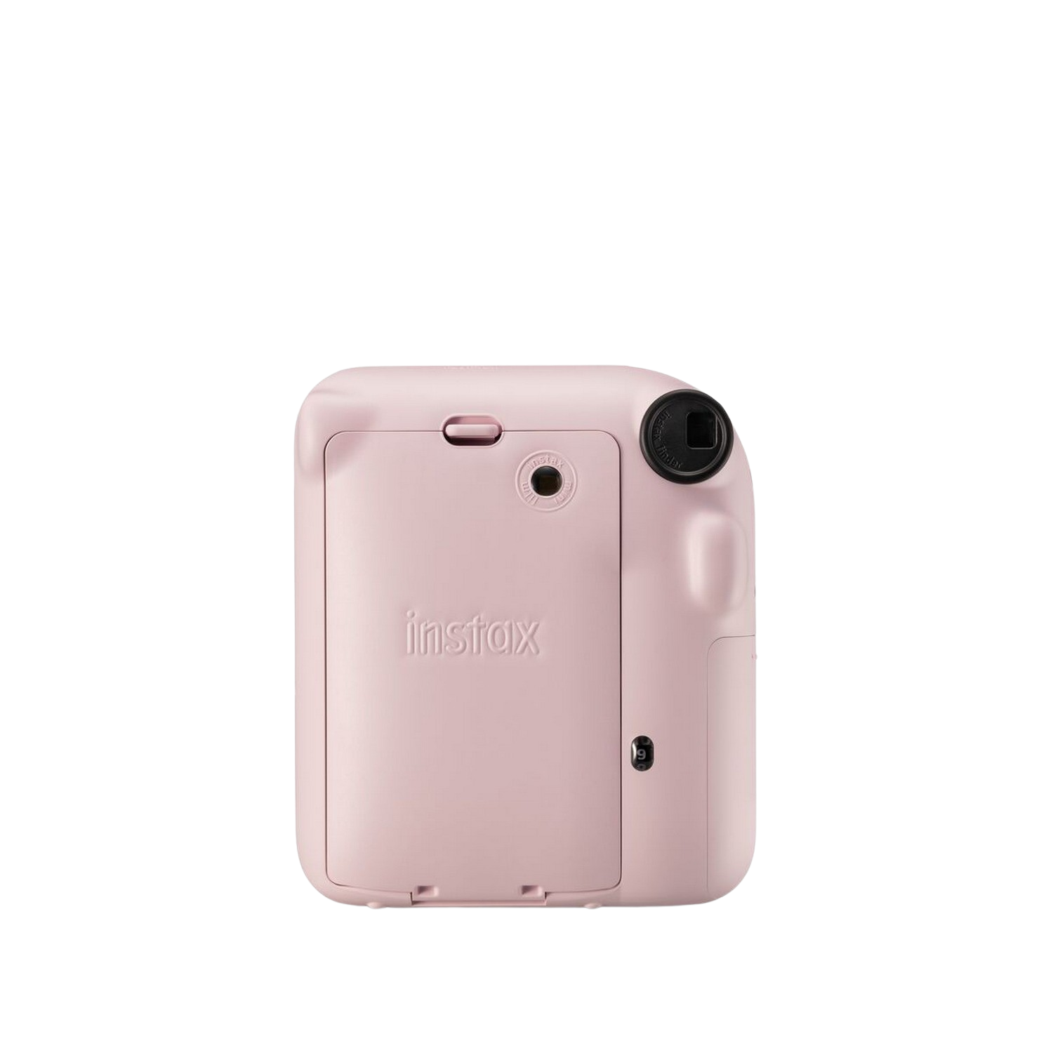 Achterkant van een roze Instax-camera met een deur voor film en een lens. Zwarte achtergrond.