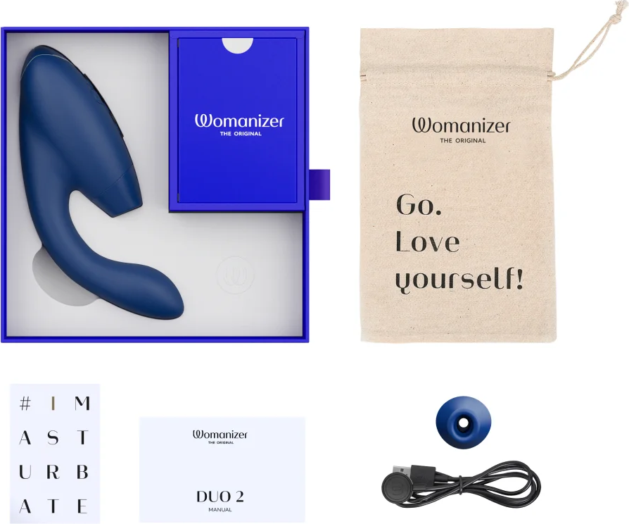 Un jouet sexuel bleu, des accessoires et un sac avec du texte, le tout sur fond blanc.