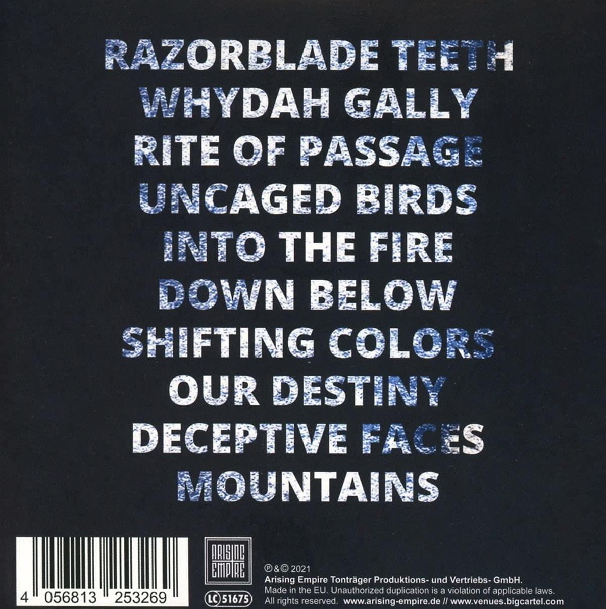 Albumcover mit Songtiteln, Text ist blau auf dunklem Hintergrund. Der Bandname ist Razorblade Teeth.