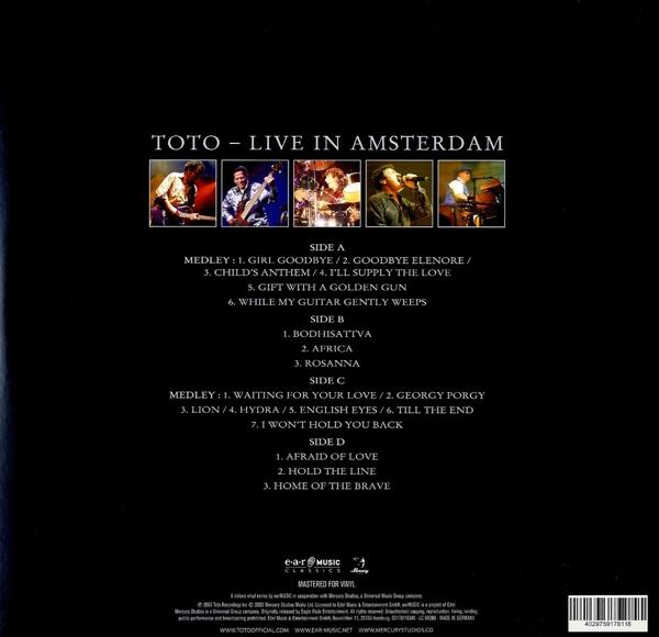 A TOTO - Live in Amsterdam bakelit lemez borítója. A számok listája, a zenekar fotóival.