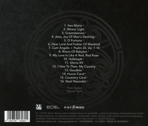 Egy CD tok hátulja, a számok listájával és egy kelta stílusú kör alakú dizájnnal.