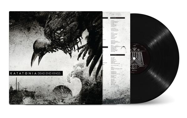 Album borító egy hollóhoz hasonló lénnyel és az album dalszövegeivel.