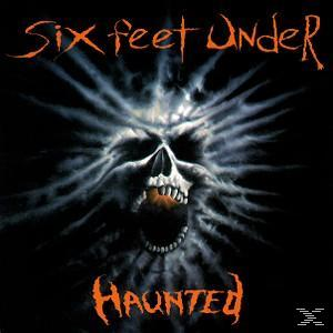 Album borító koponyával, nyitott szájjal és narancssárga 'Six Feet Under Haunted' szöveggel.