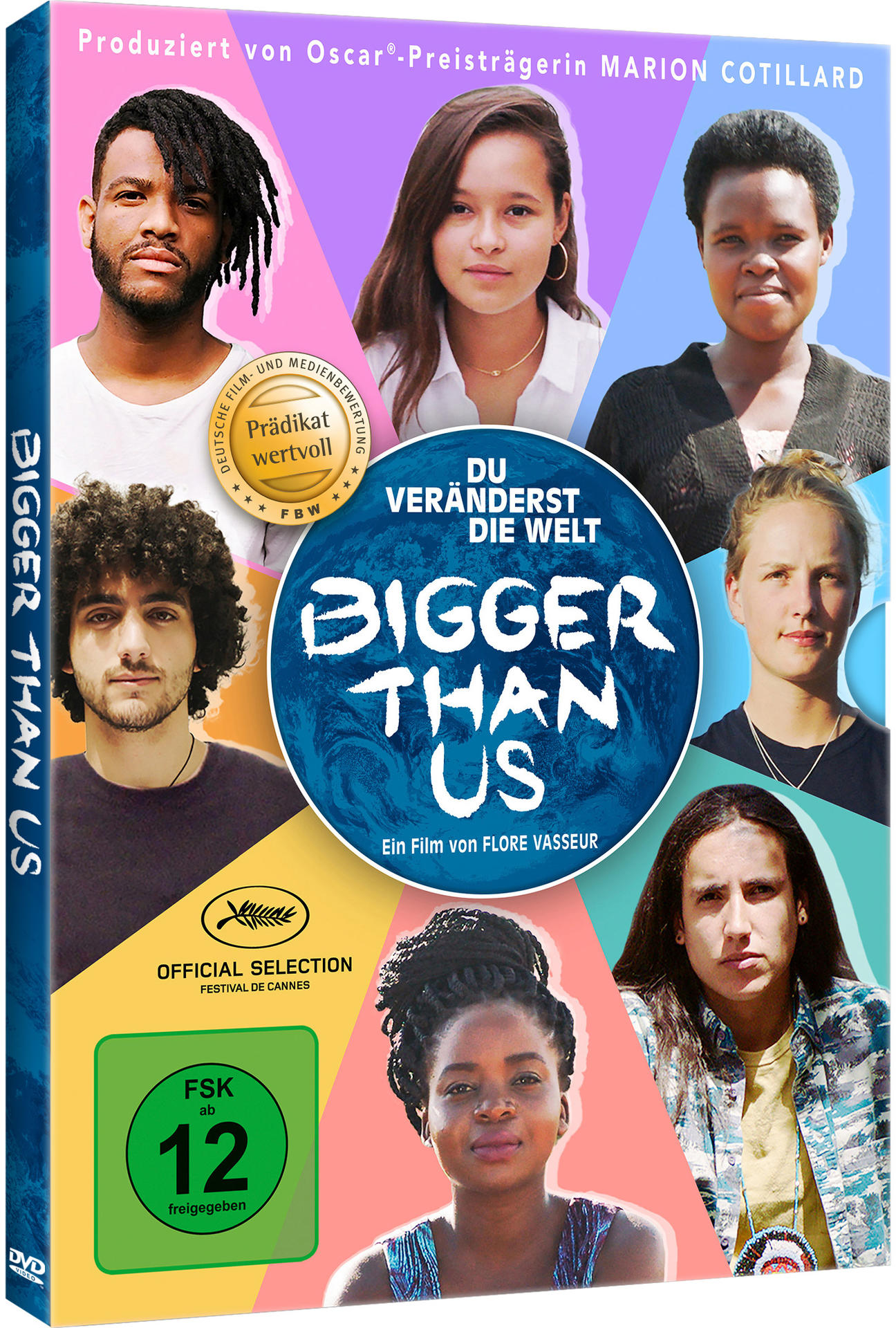 Ein DVD-Cover mit Gesichtern mehrerer Menschen, einem Planeten und dem Titel Bigger Than Us.