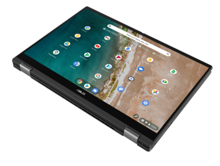 Eine angewinkelte Ansicht eines schwarzen Laptops, der geöffnet ist und eine Website anzeigt.