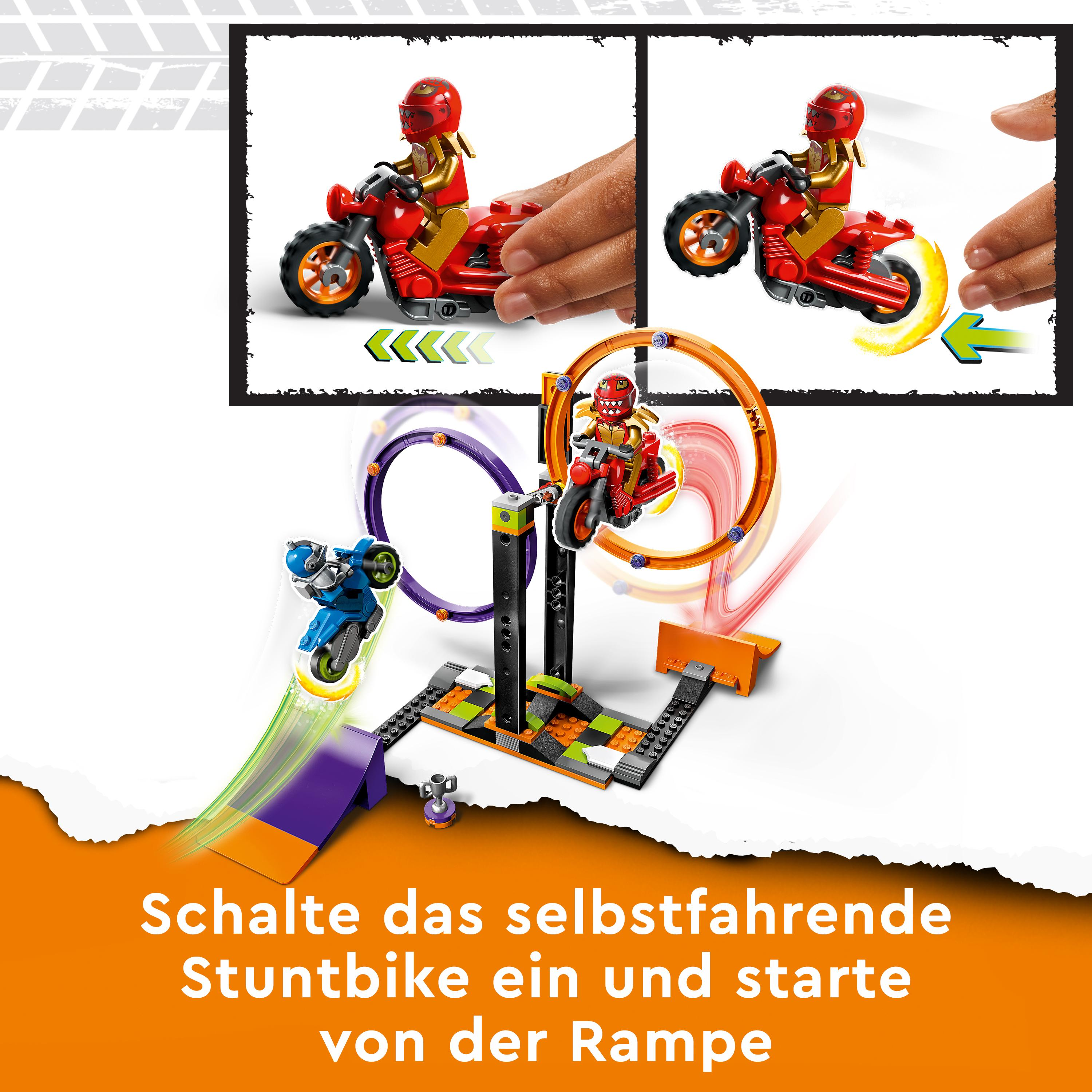 Lego-Set mit Stuntbikes und Rampen. Enthält ein rotes Motorrad, das durch eine Schleife fährt, und ein weiteres auf einer Rampe.
