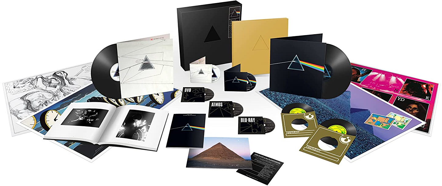 Pink Floyd album, The Dark Side of the Moon. Több elem, köztük bakelit lemezek és CD-k.