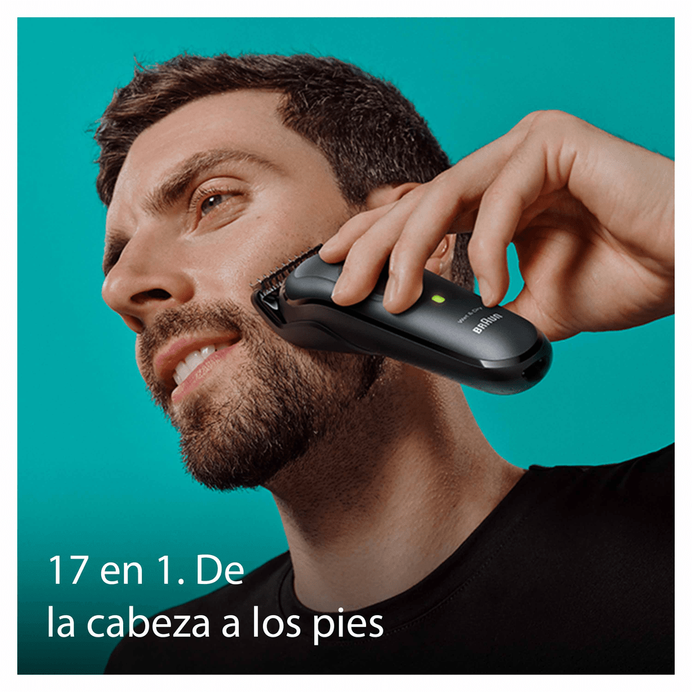 Hombre afeitándose con una recortadora Braun negra. Texto: 17 en 1. De la cabeza a los pies.