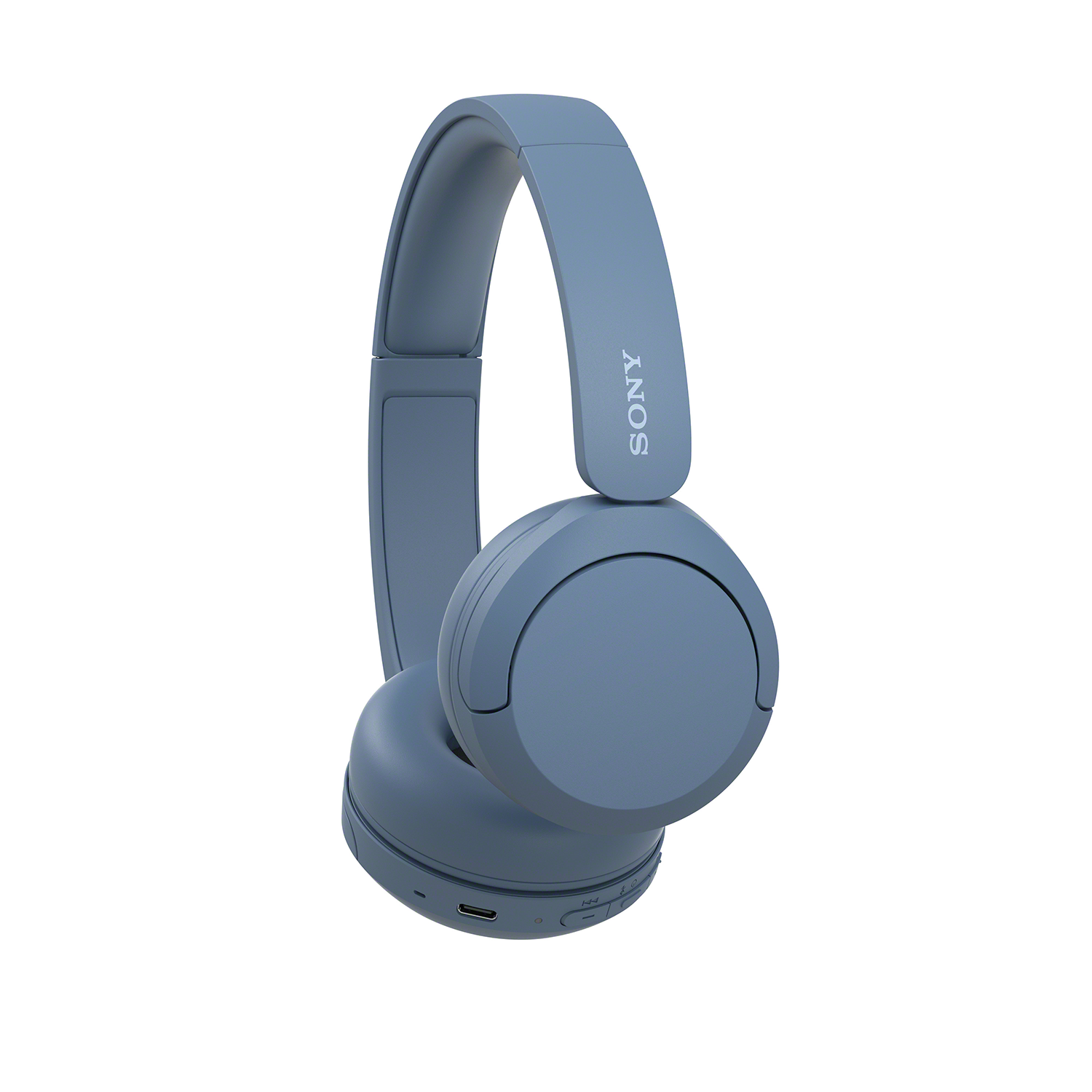 Blauwe Sony-koptelefoon, met merknaam op de hoofdband, op witte achtergrond.