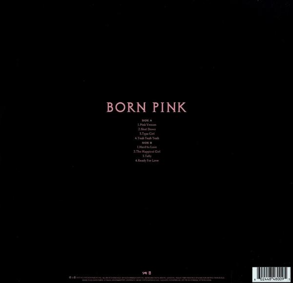 Fekete album borító rózsaszín szöveggel. Azt írja, hogy 'BORN PINK'. Listázza a dalokat: Pink Venom, Shut Down, Typa Girl, Yeah Yeah Yeah és egyebek.