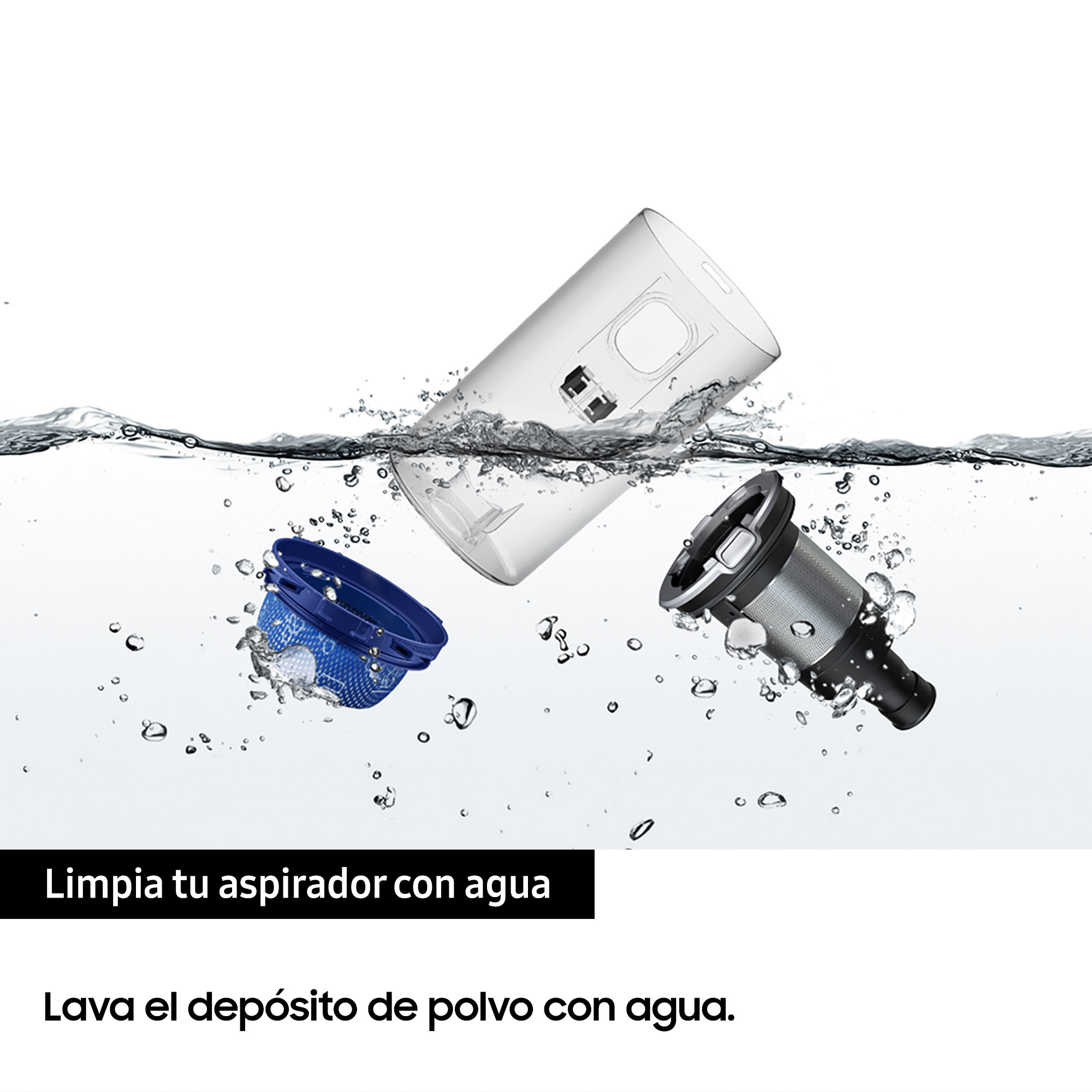 Piezas de aspiradora sumergidas en agua. Un filtro azul, un contenedor transparente y una pieza plateada.