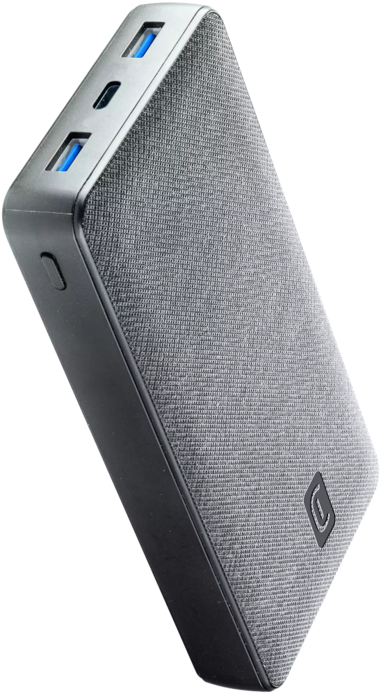 Une batterie externe grise et noire avec deux ports USB bleus. Elle a une texture de tissu.