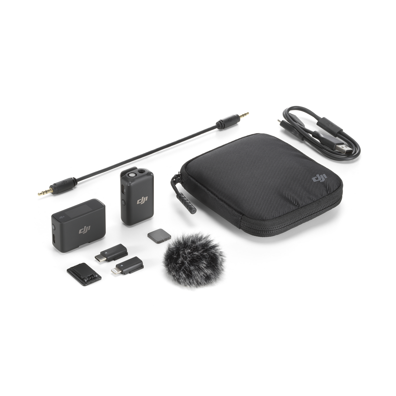 Een set audio-apparatuur is gerangschikt. Het bevat een microfoon, ontvanger en oplaadkabels.