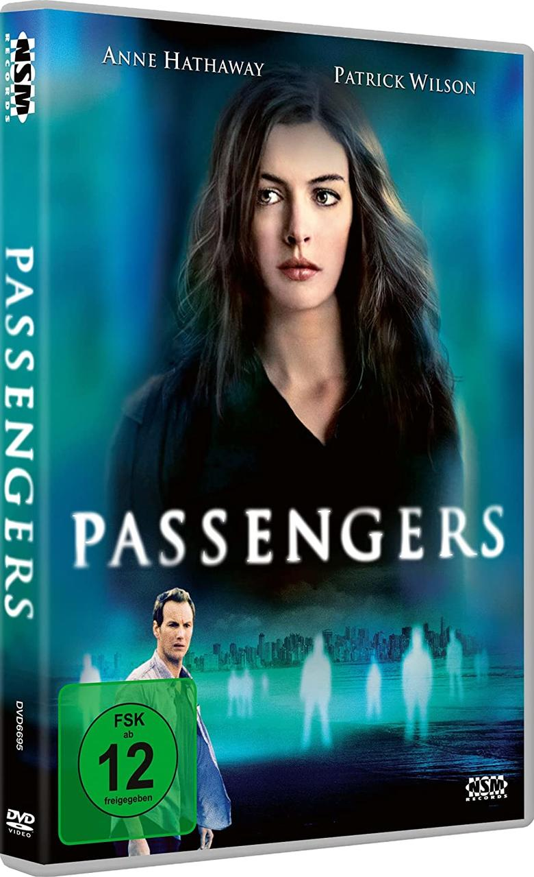 DVD-Cover von Passengers mit Anne Hathaway und Patrick Wilson, darunter eine Stadtlandschaft.