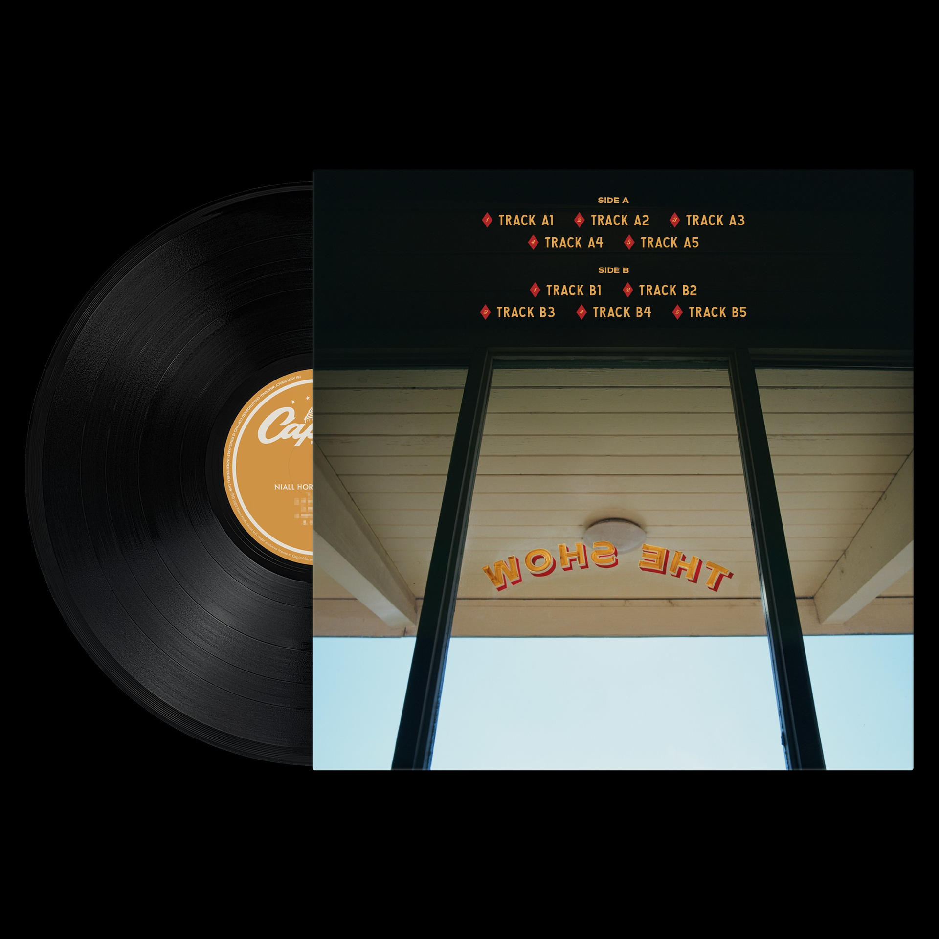 Disque vinyle avec étiquette et pochette avec texte, devant une fenêtre.