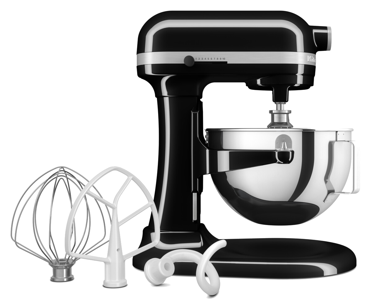 Schwarzer KitchenAid-Küchenmixer mit Edelstahlschüssel und Aufsätzen. Drei Aufsätze sichtbar.