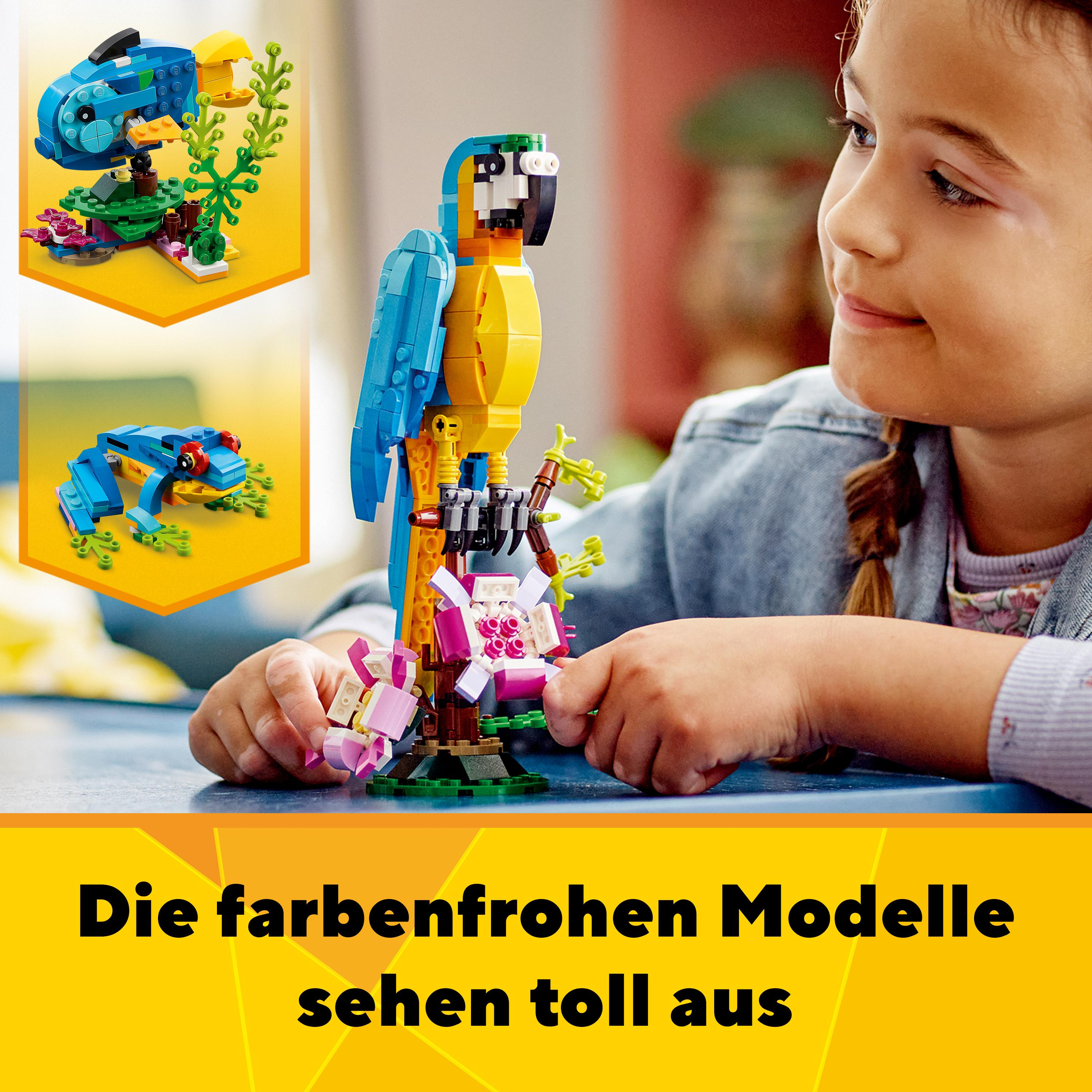 Ein Kind baut ein Lego-Modell eines Papageis mit Textüberlagerung.