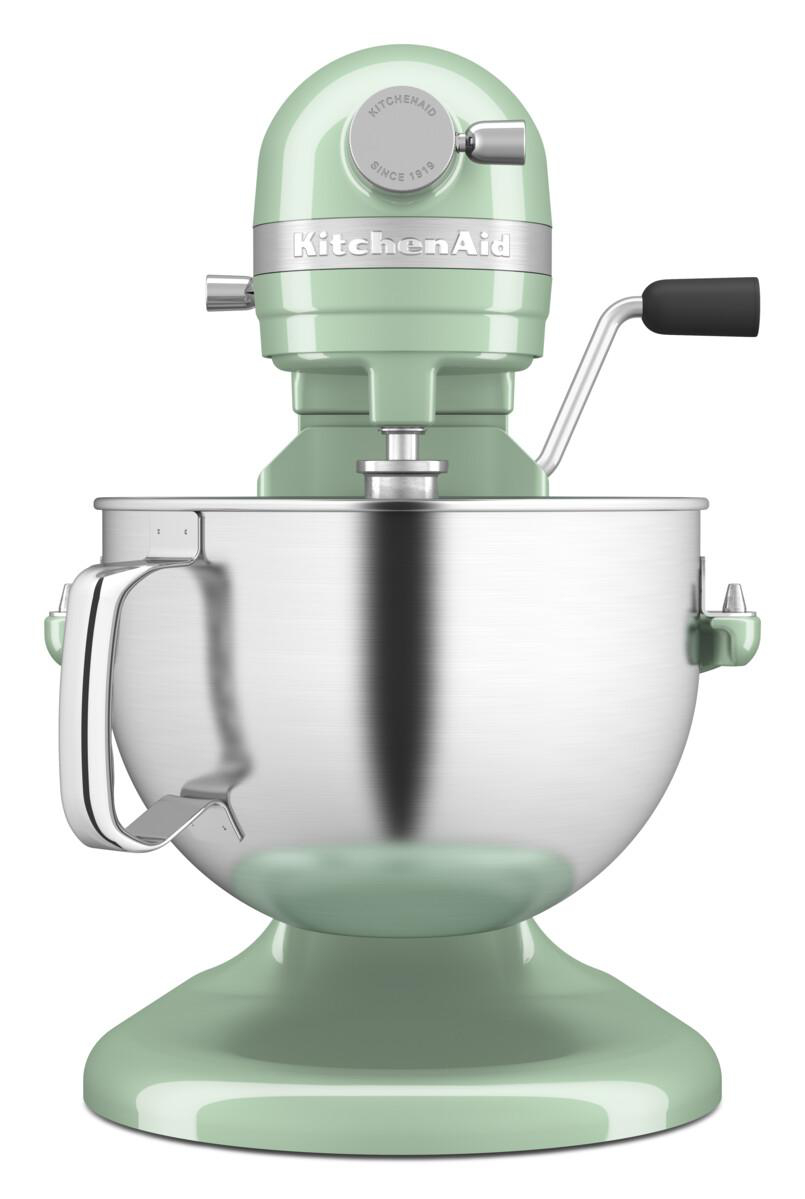 Mintgrüner KitchenAid-Standmixer mit Edelstahlschüssel, vor weißem Hintergrund.