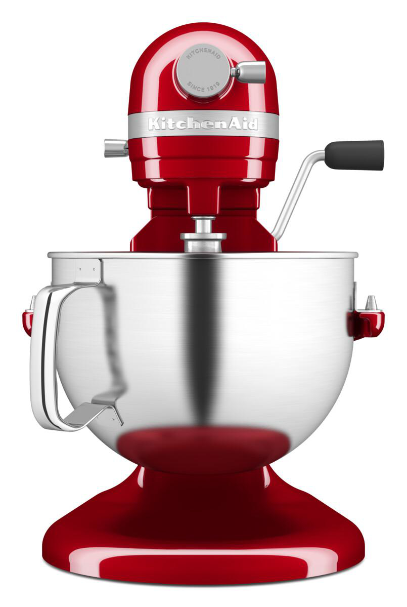 Ein roter KitchenAid-Küchenmixer mit einer silbernen Schüssel.