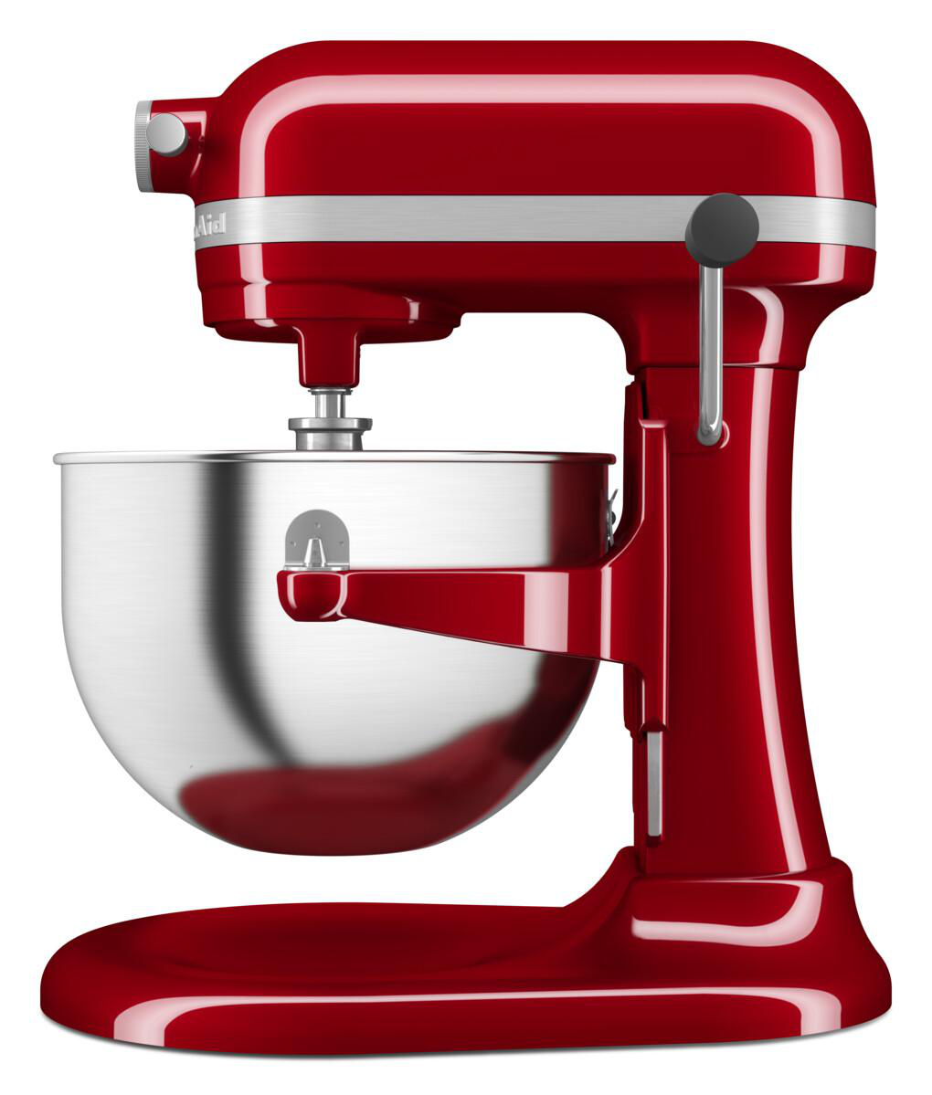 Roter KitchenAid-Küchenmixer mit Edelstahlschüssel, auf weißem Hintergrund.