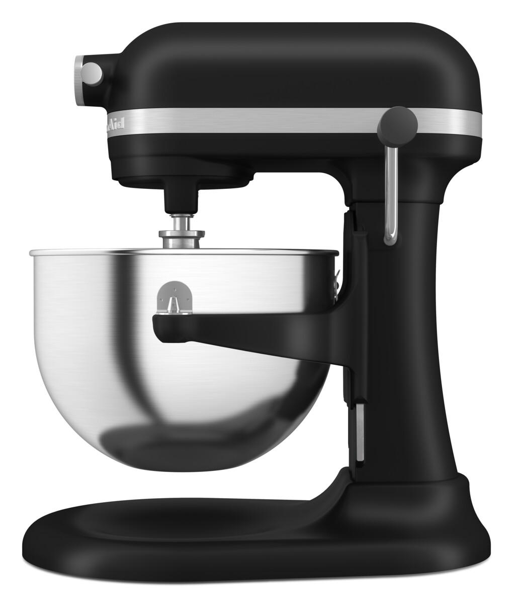 Schwarzer KitchenAid Mixer auf weißem Hintergrund, Seitenansicht, isoliert.