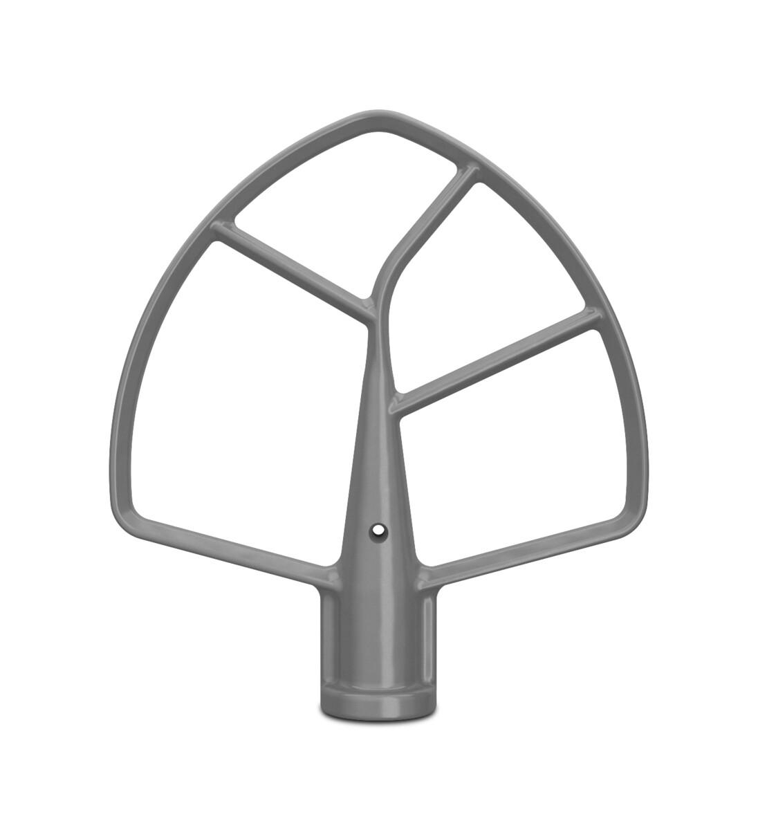 Ein grauer, blattförmiger Rühraufsatz für einen Mixer, isoliert auf Weiß.