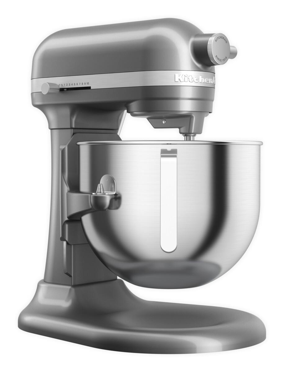 Graue KitchenAid-Küchenmaschine mit Edelstahlschüssel. Weißer Hintergrund.