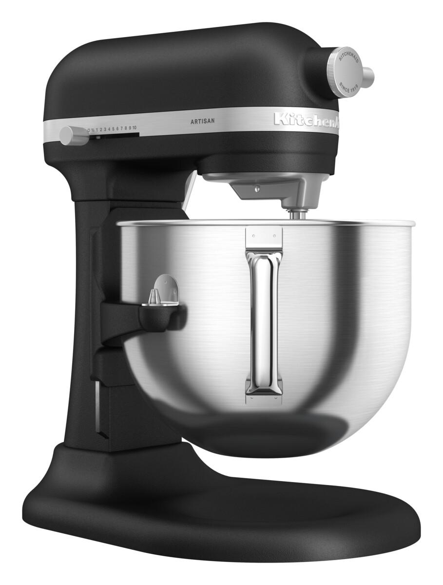 Schwarzer KitchenAid-Küchenmixer mit Edelstahlschüssel, auf weißem Hintergrund.