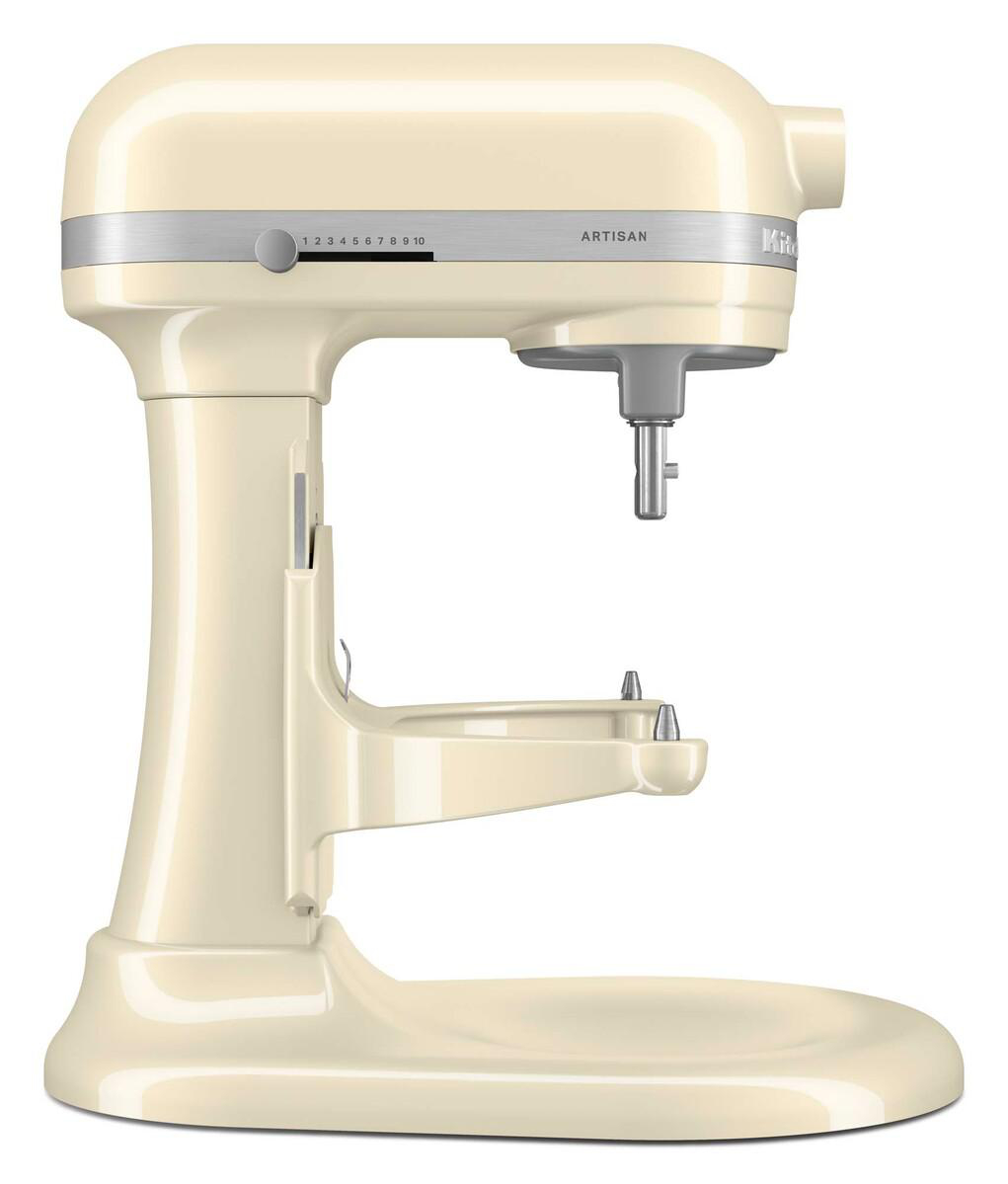 Cremefarbener KitchenAid-Mixer, silberne Verkleidung und ein Zifferblatt. Weißer Hintergrund.