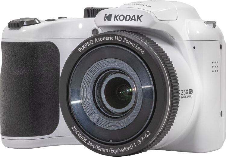 Fehér Kodak digitális fényképezőgép objektívvel. Kodak logóval. Fehér háttér előtt izolálva. Közeli.