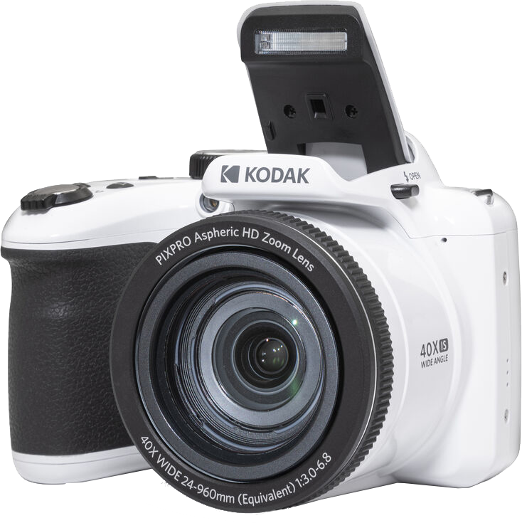 Fehér Kodak Pixpro digitális fényképezőgép objektívvel és vakuval. A kamera fehér háttéren van.