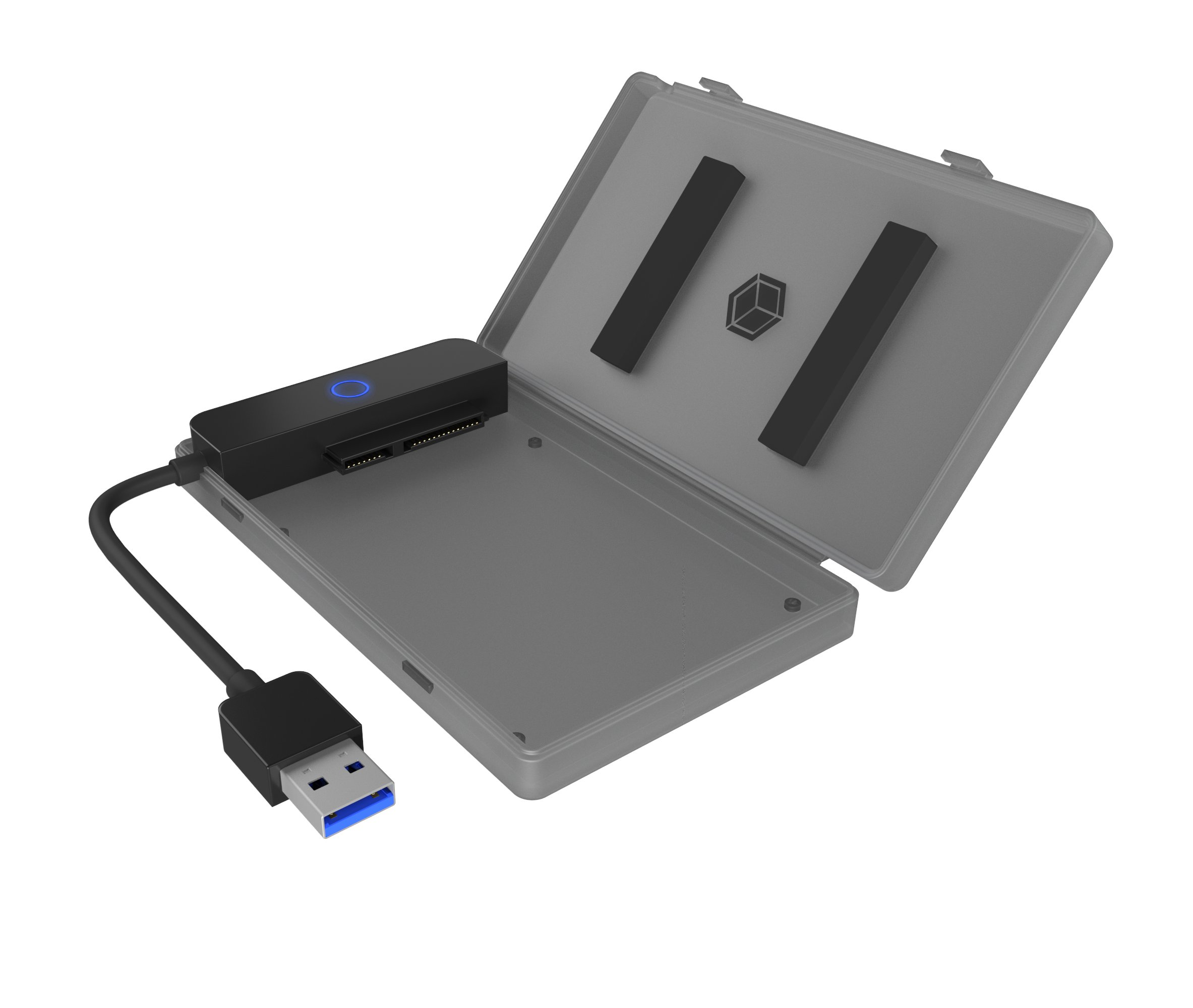 Ein graues, offenes Festplattengehäuse mit einem USB-Kabel und einem angeschlossenen schwarzen Laufwerk.