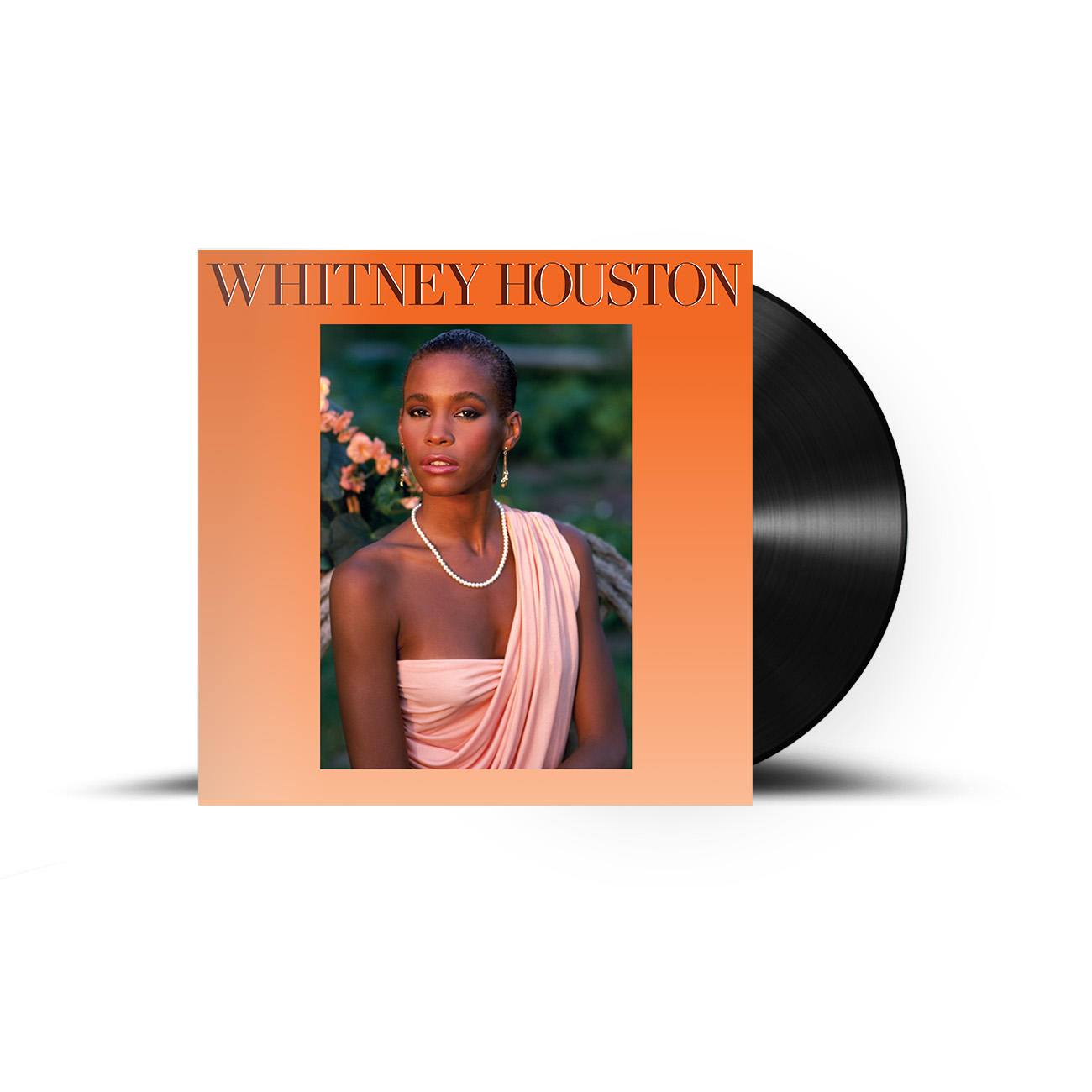 Whitney Houston album borítója és bakelit lemez. A borítón Houston rózsaszín ruhában és gyöngy nyaklánccal látható.