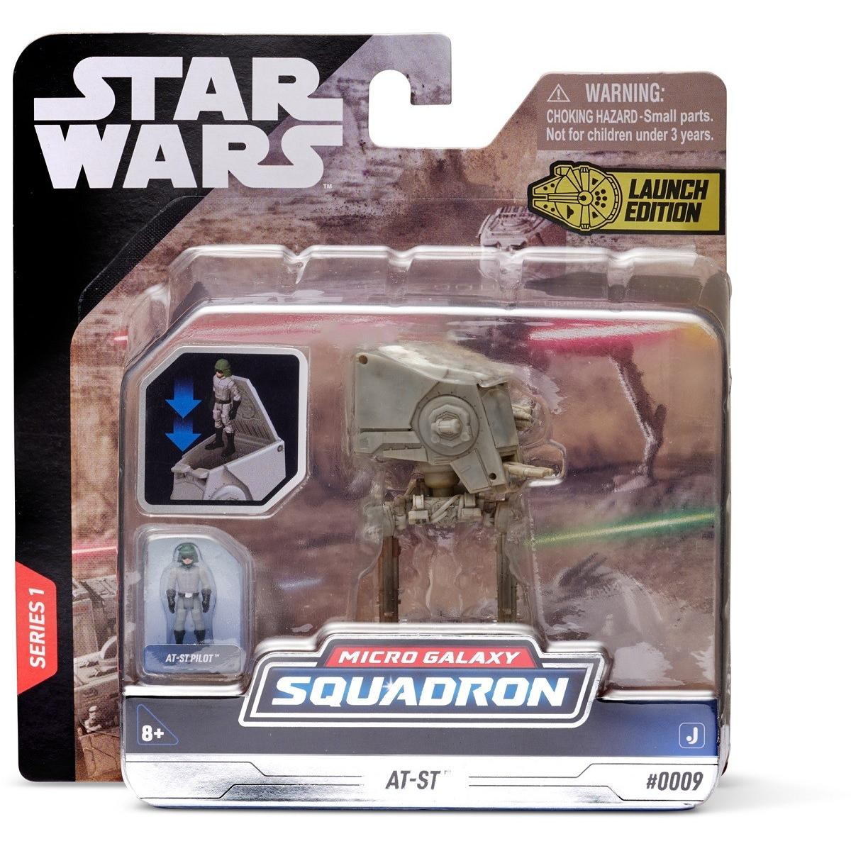 Star Wars Micro Galaxy Squadron AT-ST egy csomagban. Az AT-ST szürke, a pilóta zöld.