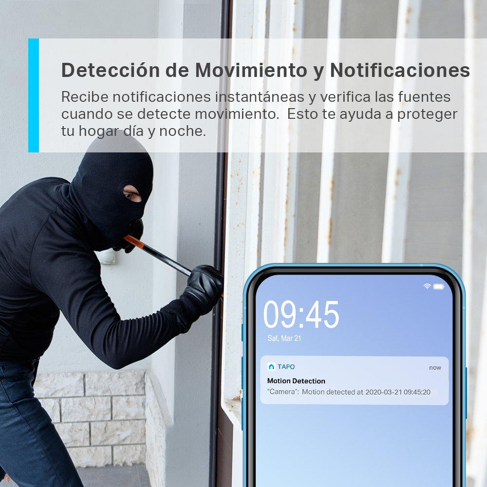 Una persona con máscara negra irrumpe en una casa, el teléfono muestra detección de movimiento.