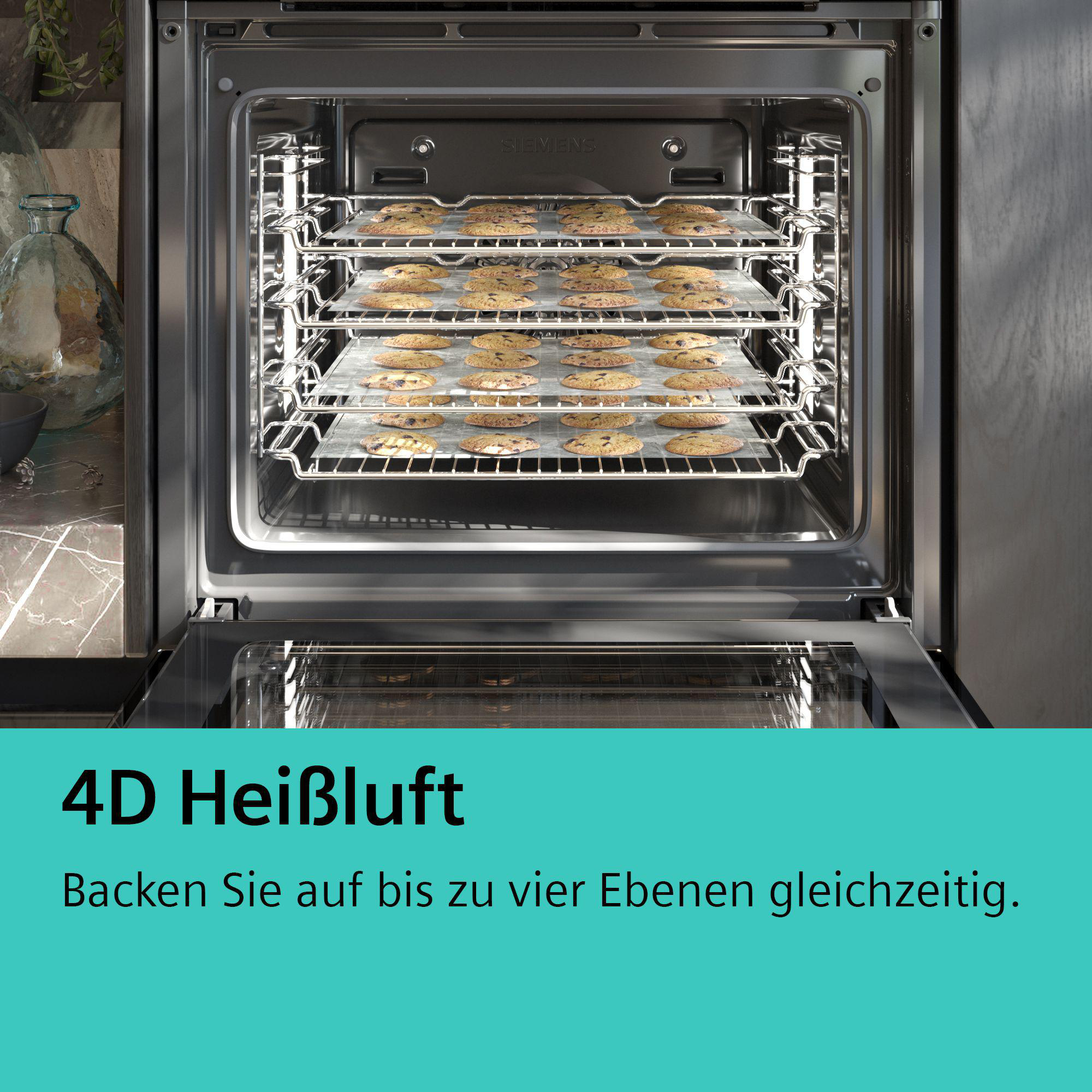 Ein Backofen mit Keksen auf Blechen, mit Text auf Deutsch: 4D Heißluft, auf vier Ebenen backen.