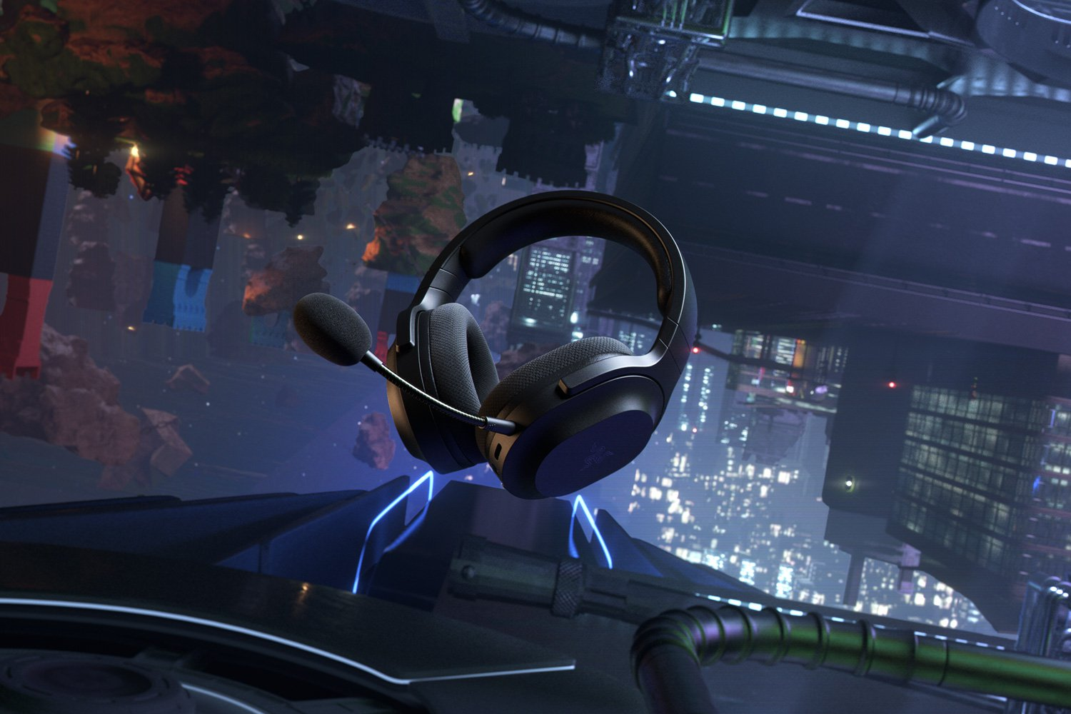 Casque Razer noir dans un cadre futuriste. Un microphone est attaché.