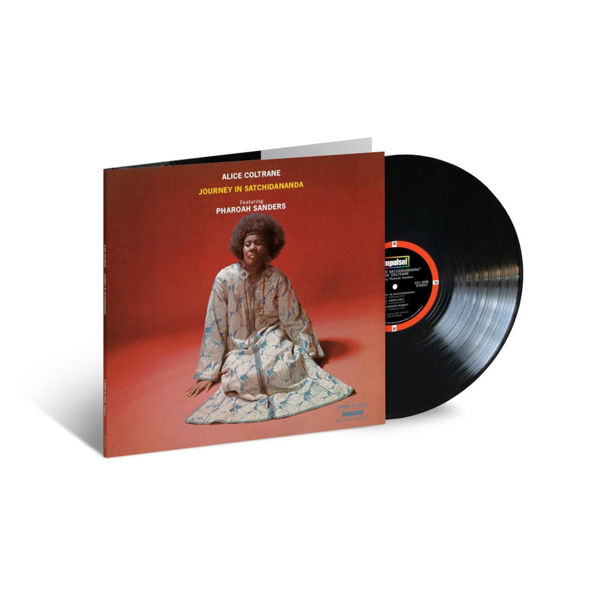 Albumcover von Alice Coltranes Album, Journey in Satchidananda, mit einer Schallplatte daneben.