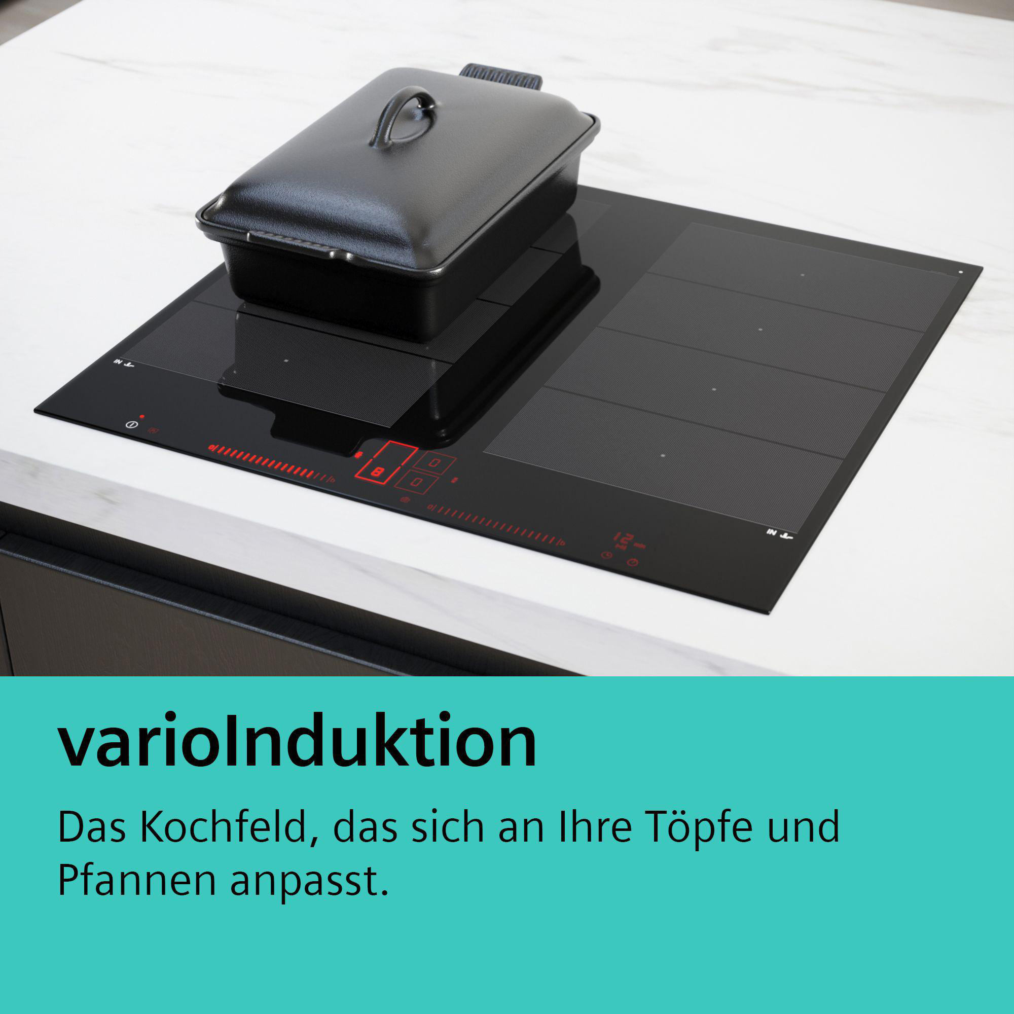 Schwarzes Kochfeld mit schwarzem Topf. Das Kochfeld steht auf einer weißen Arbeitsplatte.