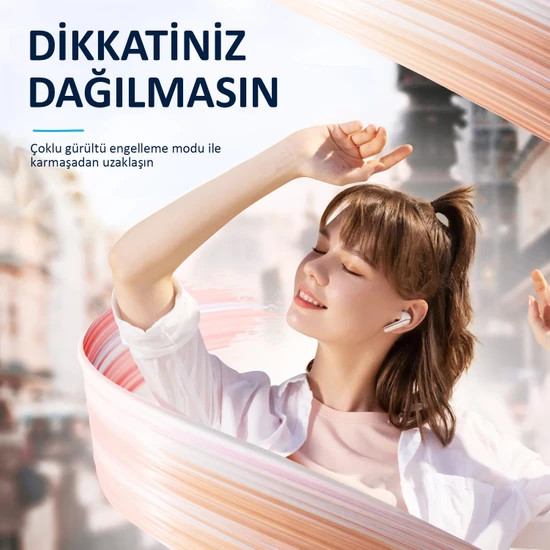 Kulaklıklı kadın gülümsüyor, kolunu yukarı kaldırıyor. Türkçe metin. Pembe ve beyaz soyut arka plan.