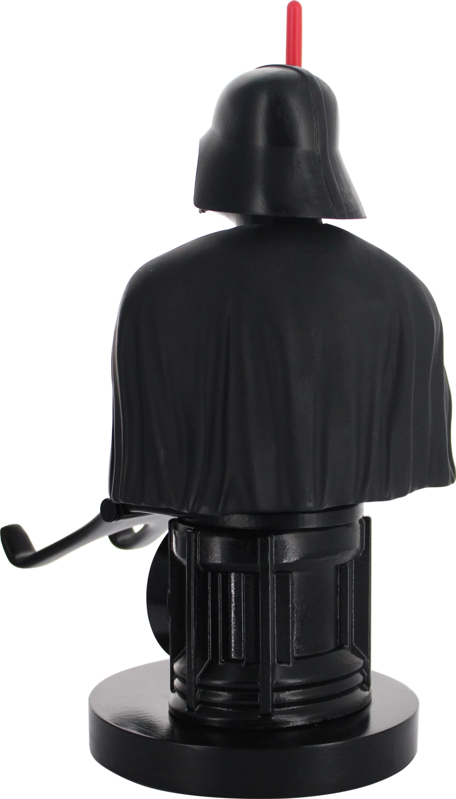 Une figurine de Dark Vador de Star Wars, de dos, avec un sabre laser rouge et une cape noire.