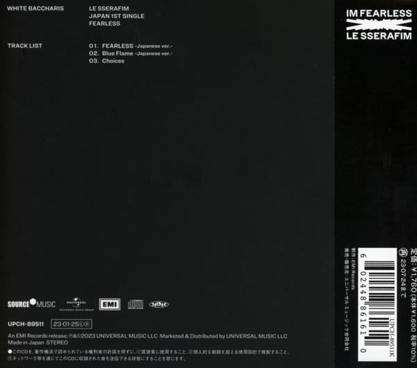 Albumcover mit Titelliste und Text auf dunklem Hintergrund.