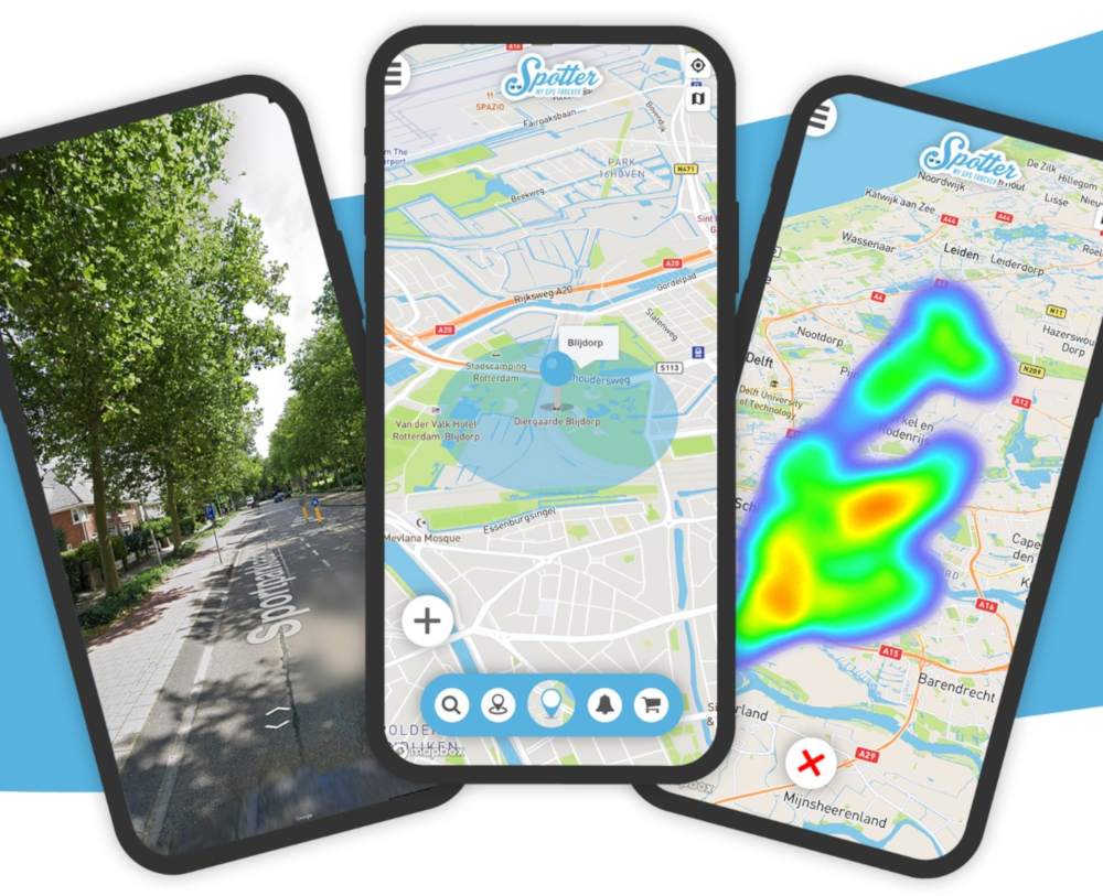 Drie smartphones die kaartapplicaties tonen op een blauwe achtergrond.