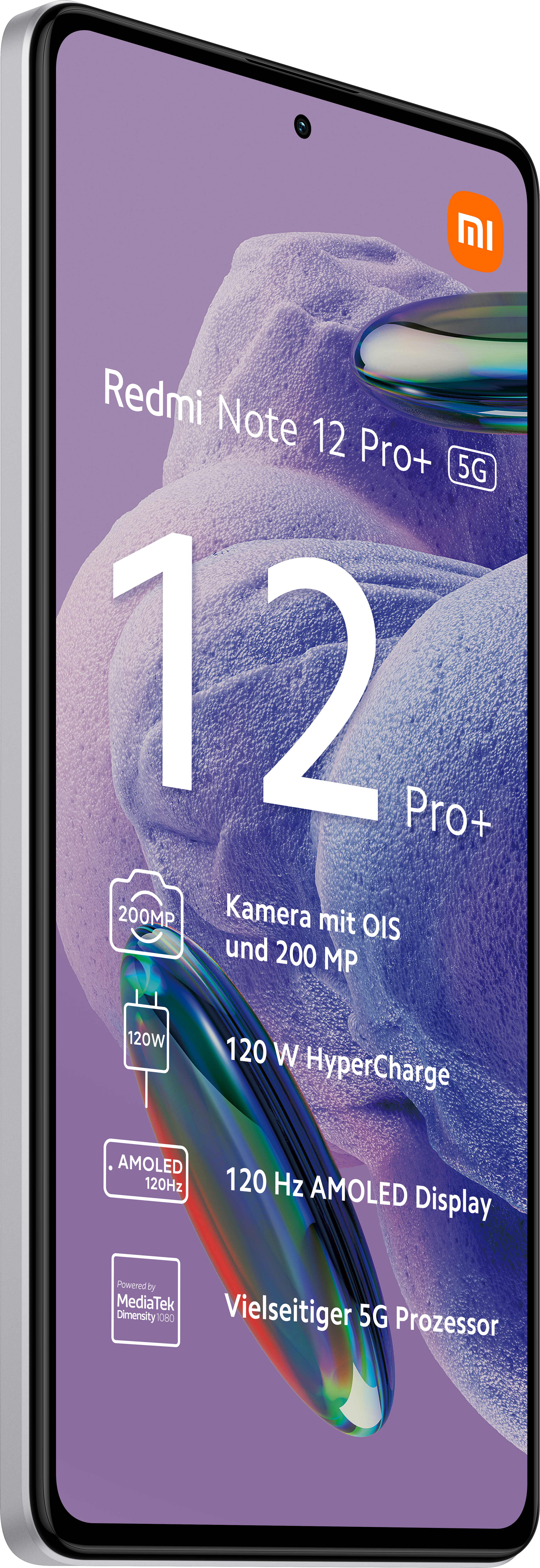 Ein Telefon mit einem Bildschirm, der Text und Bilder anzeigt. Das Telefon ist silberfarben und hat eine Dreifachkamera.