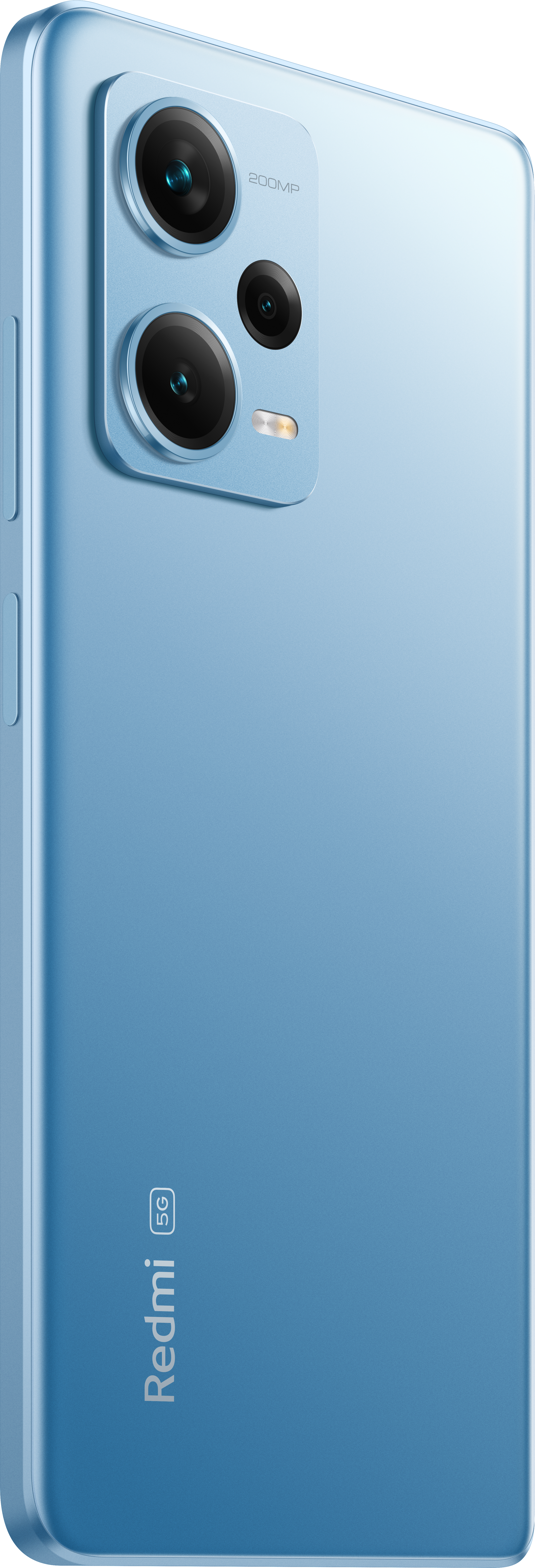 Ein blaues Redmi 5G-Telefon, von hinten gesehen, mit drei Kameralinsen und einem Blitz.
