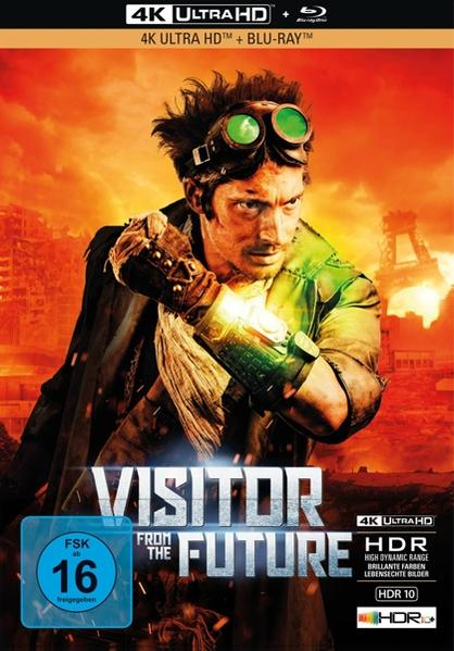 Filmcover mit einem Mann mit Brille und futuristischem Aussehen. Titel: Visitor.