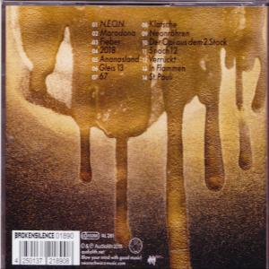 Die Rückseite einer CD-Hülle mit goldenem Lack, der herunterläuft, und Titelliste.