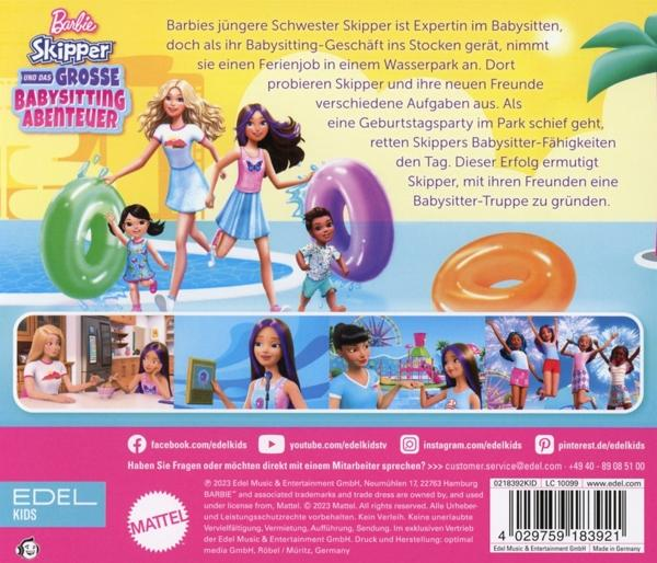 Rückseite einer Barbie-DVD. Zeigt Barbie und Freunde in der Nähe eines Pools. Text auf Deutsch beschreibt die Handlung.