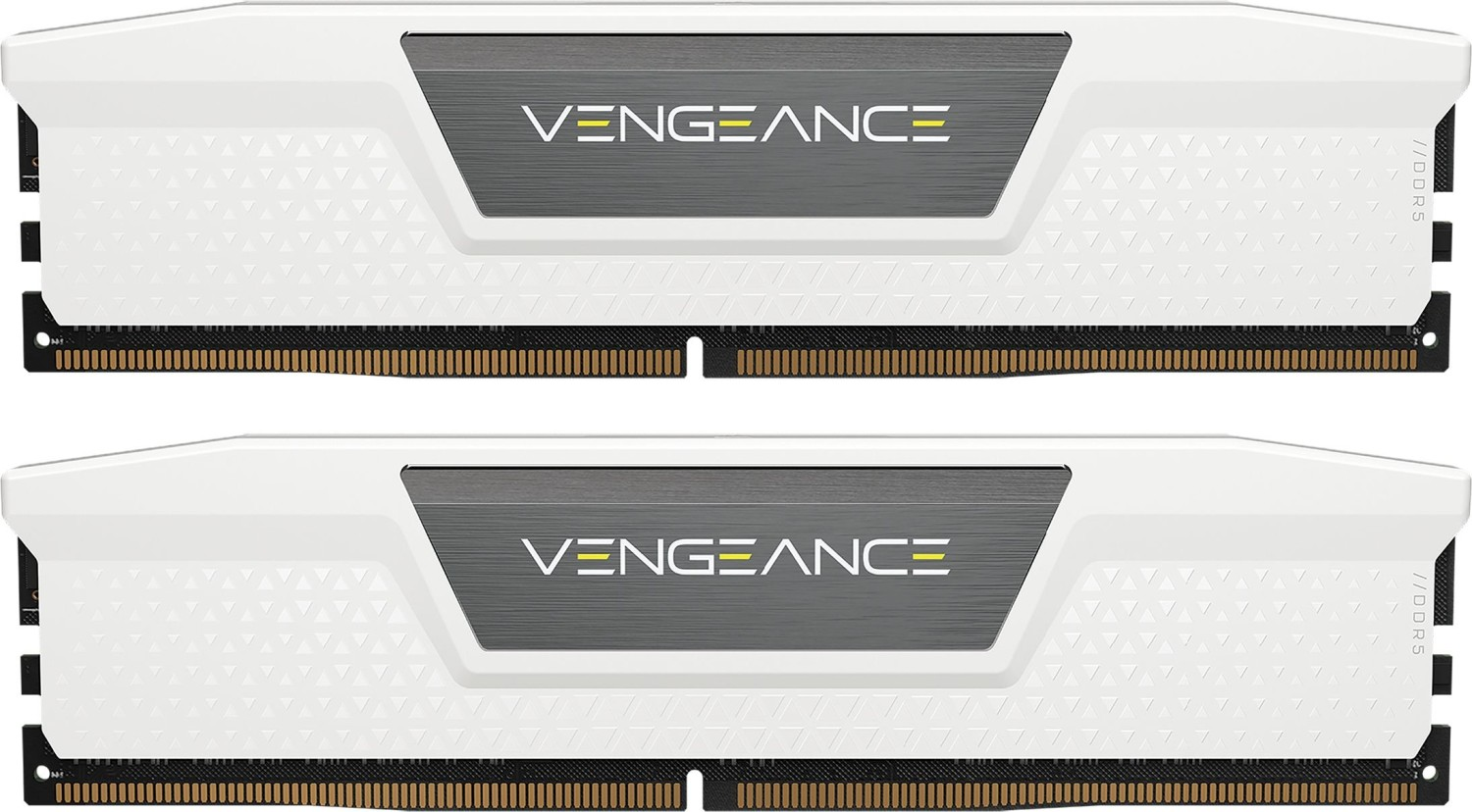Zwei weiße Corsair Vengeance RAM-Riegel mit silbernen Akzenten, schwarzen Leiterplatten und weißem Hintergrund.
